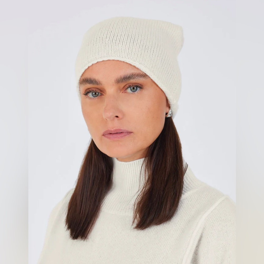 NOTSHY INES HAT